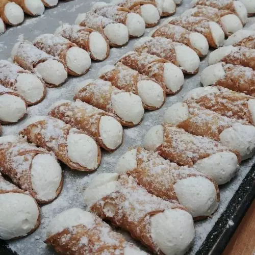 Mini Powder Sugar Cannoli 384