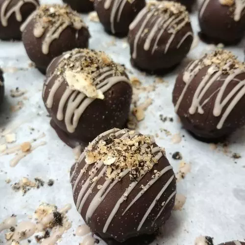 Peanut Butter Oreo Cannoli Truffles 392