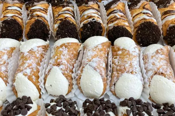 Cannolis Cannolis